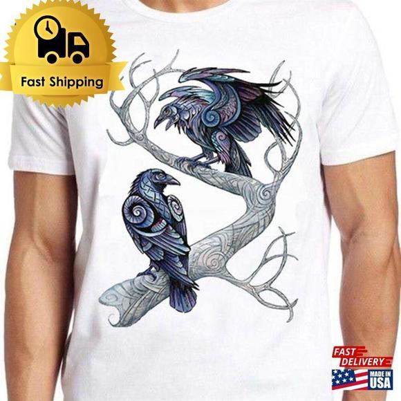 T-shirt Viking Hugin & Munin – Corbeaux D'Odin Et Arbre De Vie – Design Mythologie Nordique T-shirt Mythologie Nordique Design Viking T-shirt Viking Hugin & Munin – Corbeaux D'Odin Et Arbre De Vie – Design Mythologie Nordique T-shirt Mythologie Nordique Design Viking